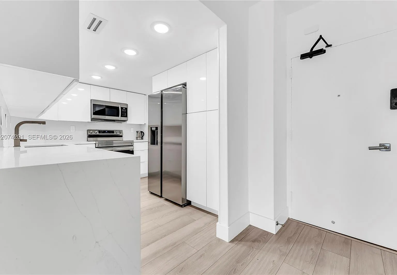 Arlen House Condo — Photo 3