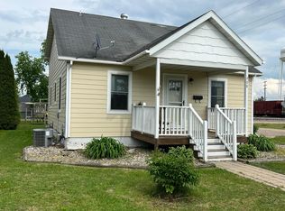 208 3rd Ave SW, Roseau, MN 56751