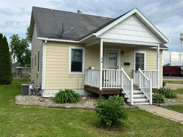 208 3rd Ave SW, Roseau, MN 56751