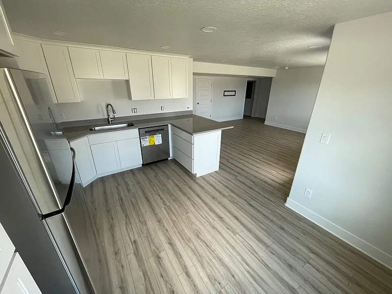 946 N Olson Dr #BASEMENT — Photo 2