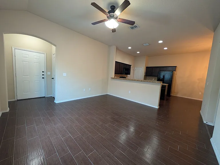 660 Creekside Cir — Photo 6