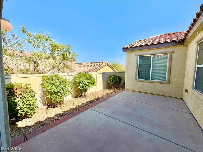 8565 Vestia Ct — Photo 22