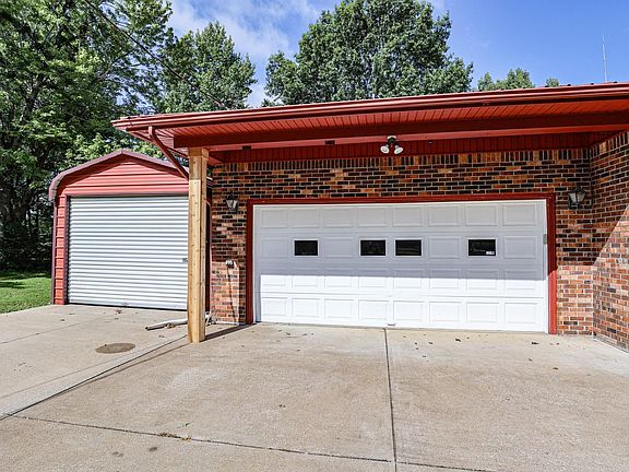 4th image of 111 Cold Springs Rd