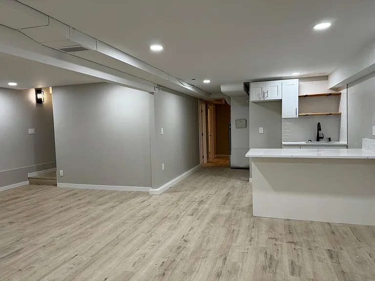 16209 Lake Hills Blvd — Photo 32