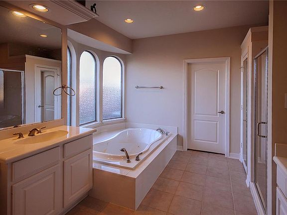 3rd image of 6327 Tierra Lake Ct