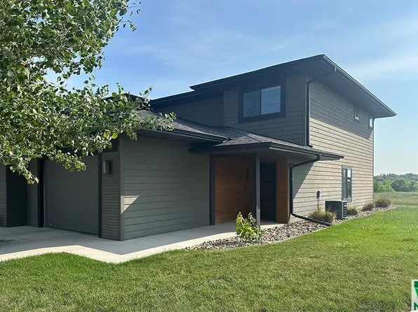 643 14th St SE, Orange City, IA 51041