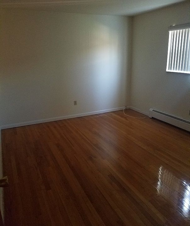 1st image of 100 Bergen Blvd APT B1-5