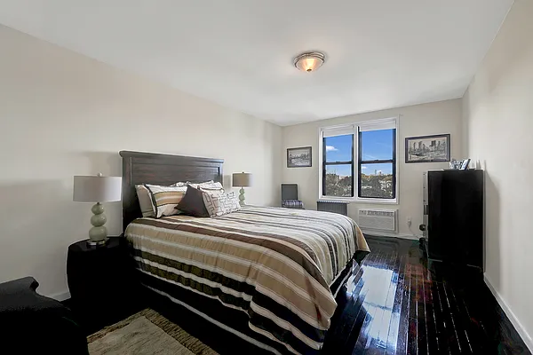 Sold by REMAX Elite | media 11