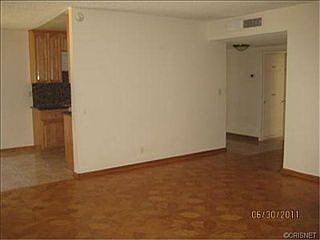 3rd image of 6133 Whitsett Ave APT 5