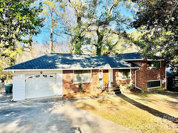 3rd image of 1538 Bradley Dr