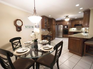 2907 Chelsea Wood Dr, Valrico, FL 33596
