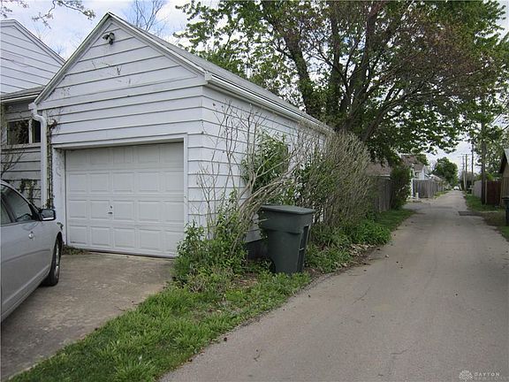 3rd image of 2942 Dwight Ave
