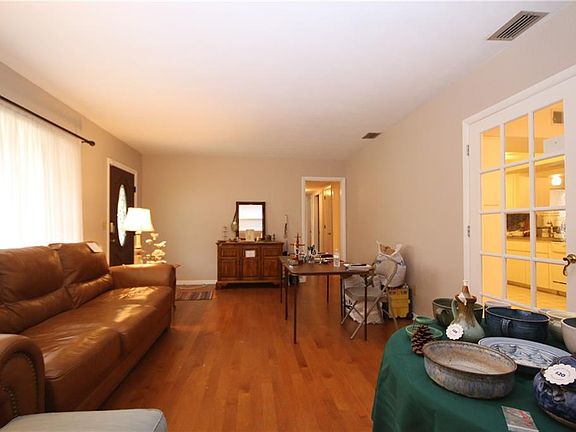 2nd image of 1519 Seabreeze St