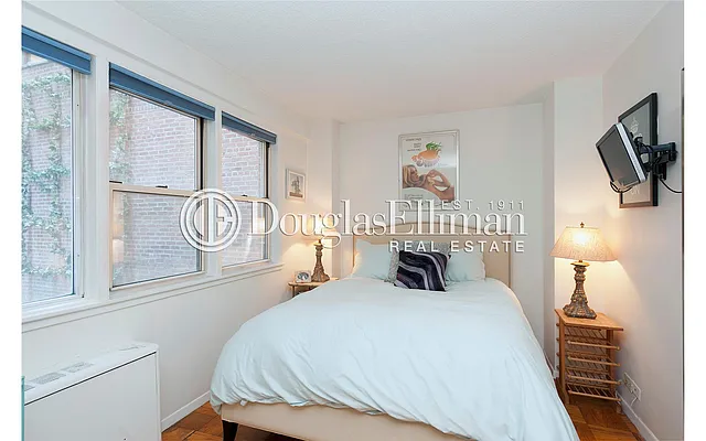 Rented by Douglas Elliman | media 33