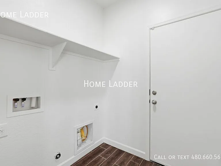 2713 N Camden Dr — Photo 24