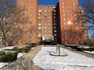 11720 Edgewater Dr, Lakewood, OH 44107