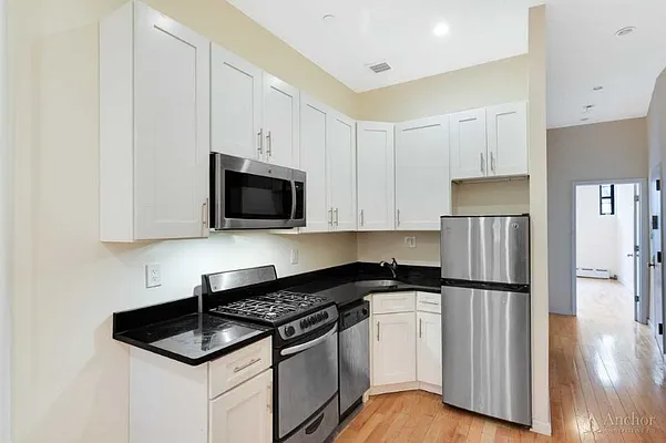 Rented by Anchor Associates | media 23