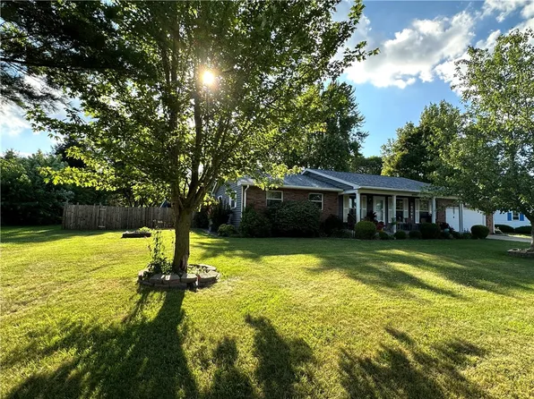 1005 S Pine St, Pana, IL 62557