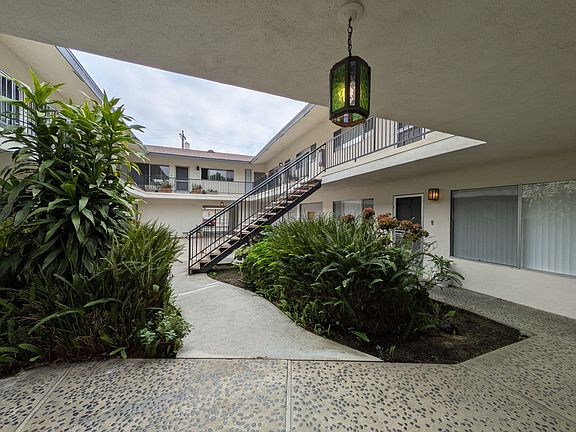 5th image of 372 Freeman Ave APT 12