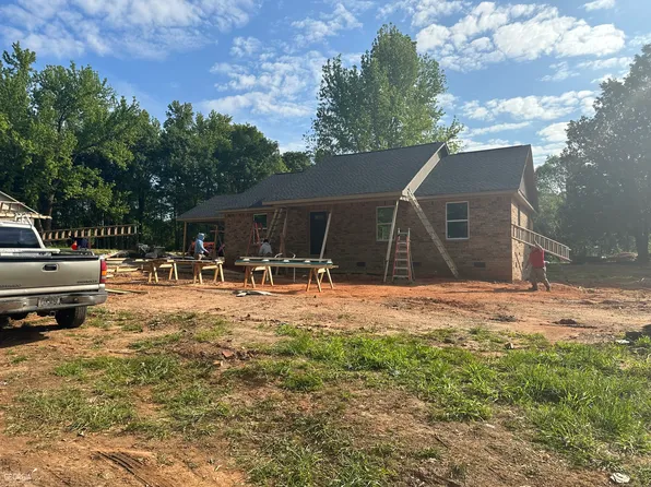 30 Baskins Ext, Canon, GA 30520