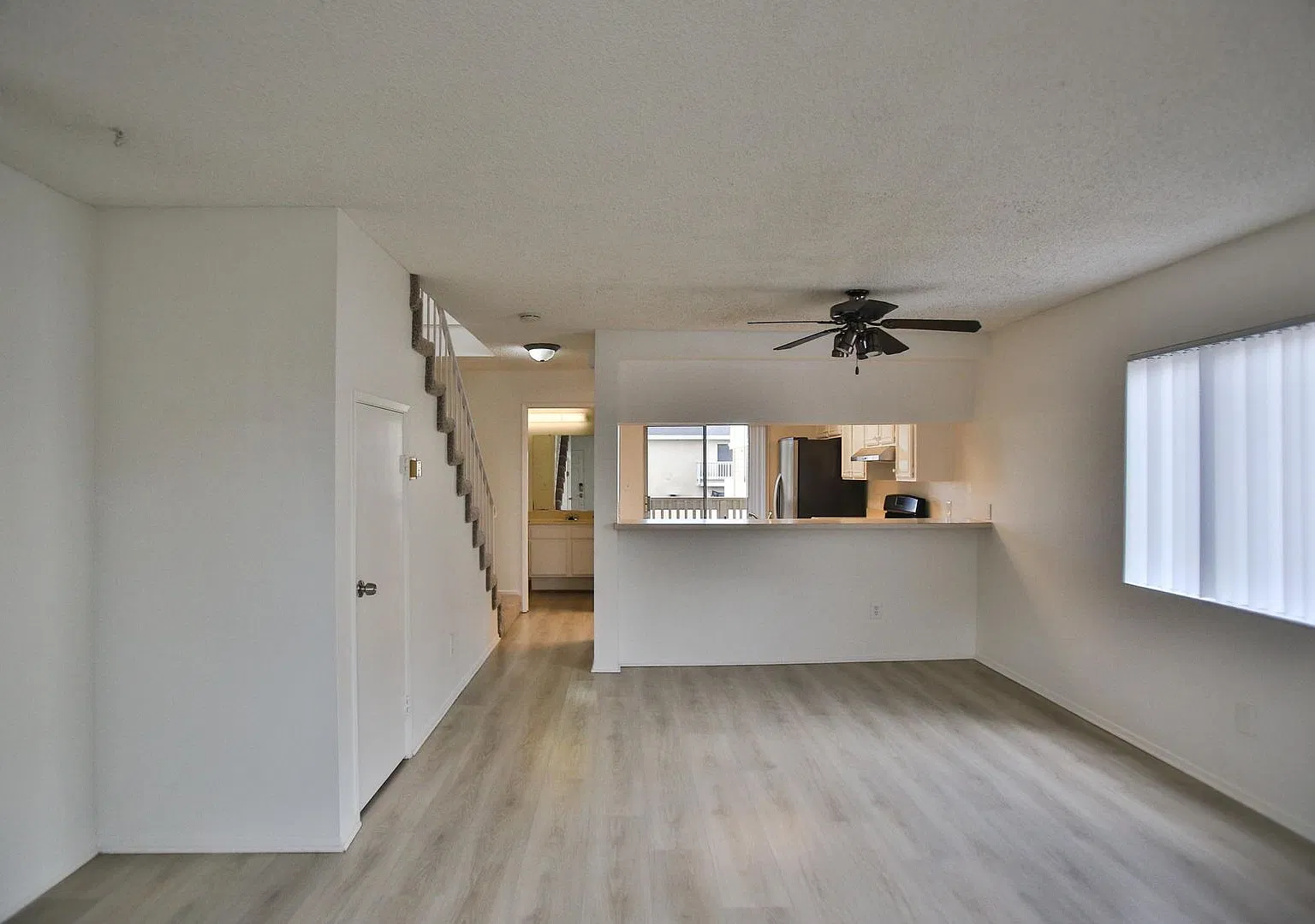 290 Victoria — Photo 4