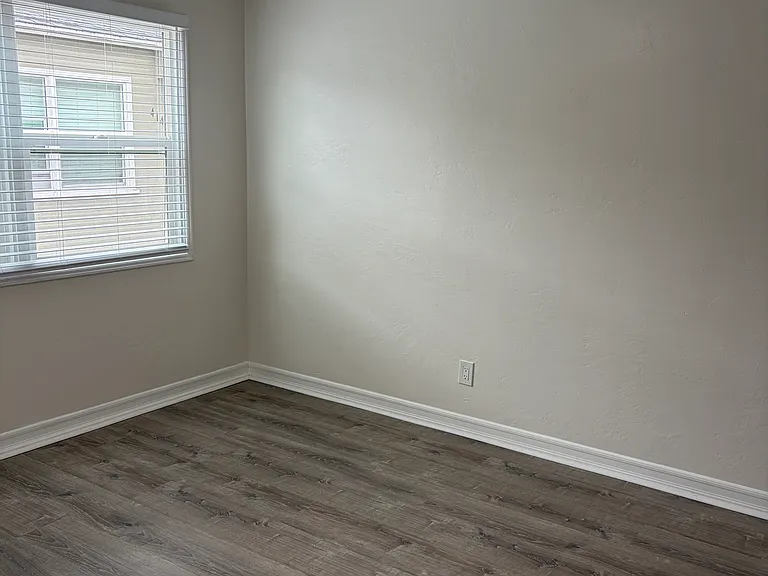 4150 1/2 Estrella Ave — Photo 12