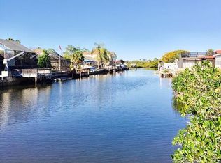 9827 Island Harbor Dr, Port Richey, FL 34668