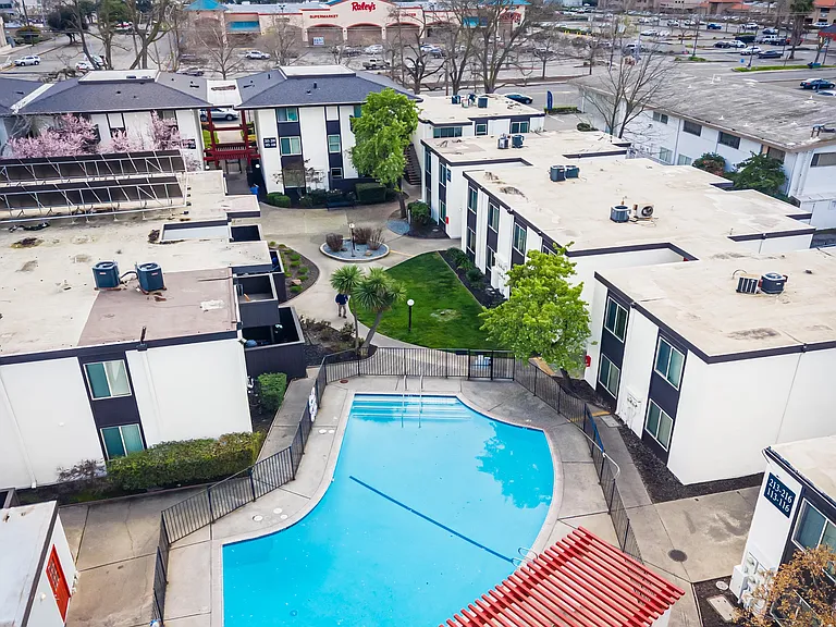 Sandpiper Apartments — Photo 5