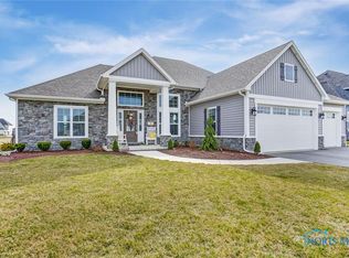 8 Winfield Manor Ct, Perrysburg, OH 43551