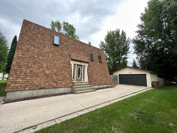 1034 8th St SE, East Grand Forks, MN 56721