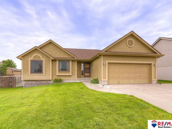 705 Eagle View Dr, Papillion, NE 68133