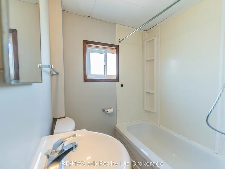 10 McKenzie St #A — Photo 14