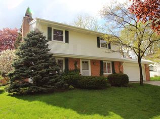 W55N751 Cedar Ridge Dr, Cedarburg, WI 53012