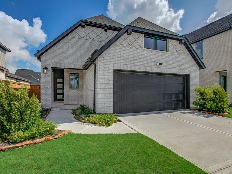 18230 Hibiscus Crescent Ln — Photo 1