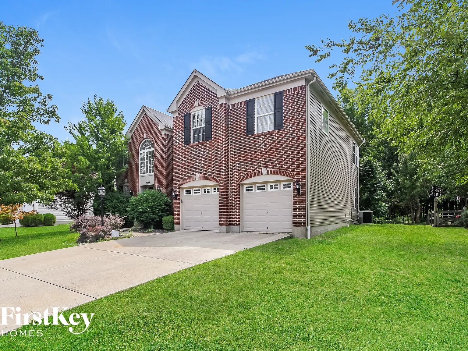 4 bed, 2.5 bath, 2532 sqft, $2,905 — Photo 2
