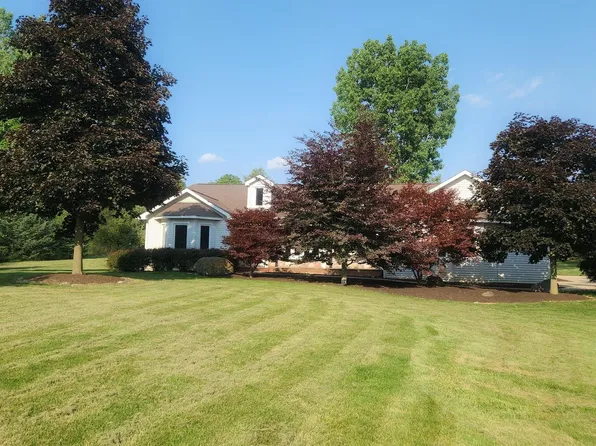 27450 Clements Cir, South Lyon, MI 48178