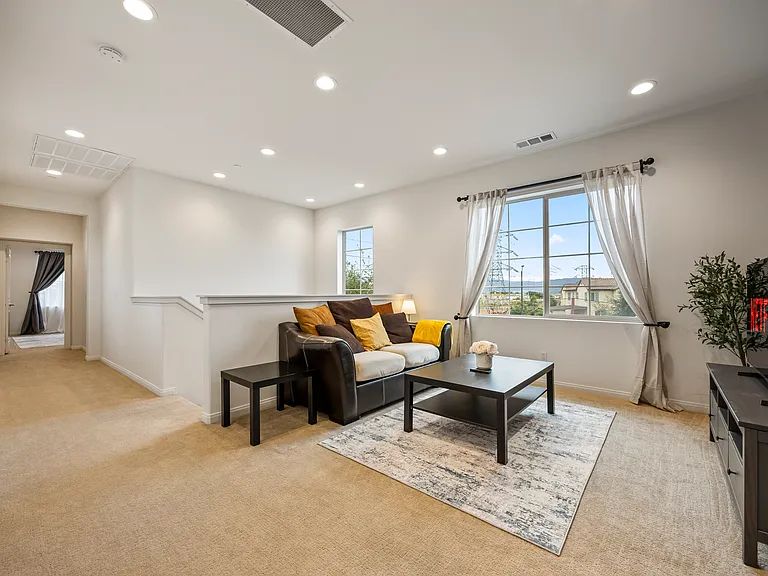 3204 E Painted Crescent St — Photo 48