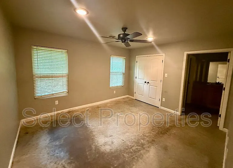 1215 Haltom St #B — Photo 8