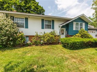 24 Lisa Ann Cir, Smithfield, RI 02828