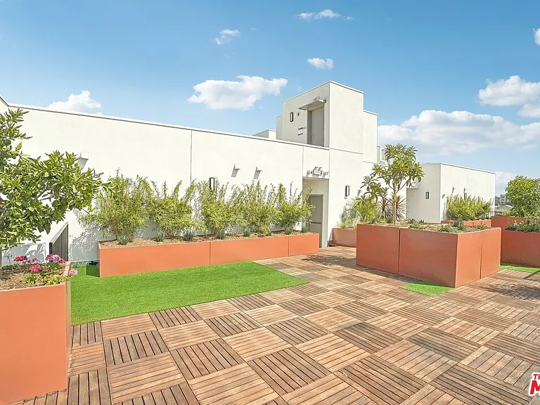 1350 Court St — Photo 14