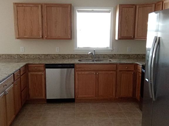 4th image of 513 Live Oak St