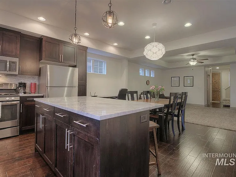 1511 S Division Ave — Photo 7