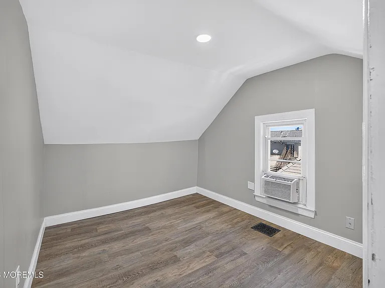 907 Bond St #2 — Photo 22