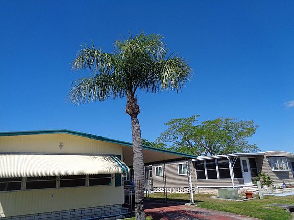 3rd image of 5915 Eastlake Dr