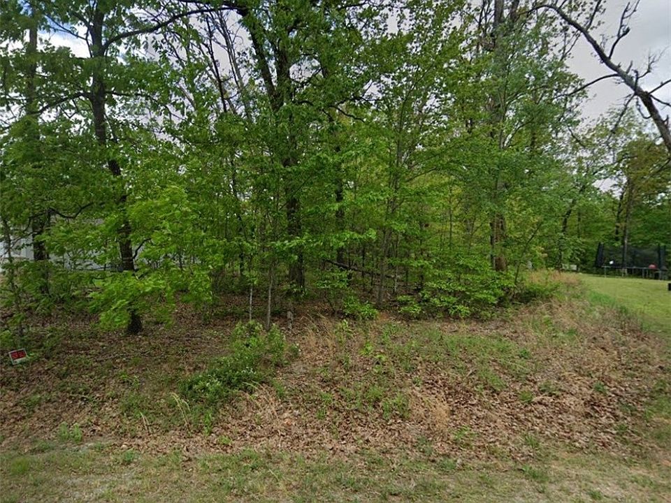 2nd image of 30 Stoneleigh Ln
