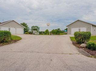 3550 Mardon Ln, Suamico, WI 54313
