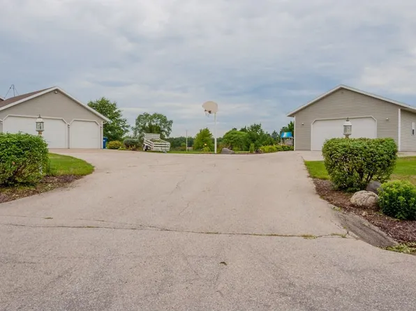 3550 Mardon Ln, Suamico, WI 54313