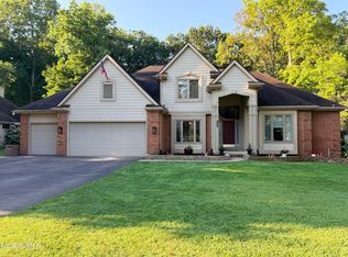 8563 Royal Birkdale Ln, Holland, OH 43528