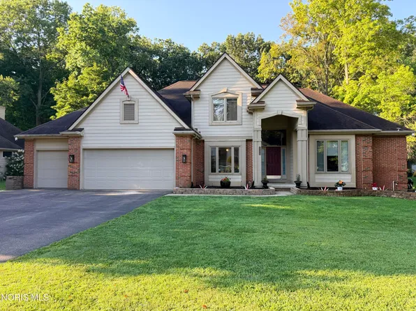 8563 Royal Birkdale Ln, Holland, OH 43528