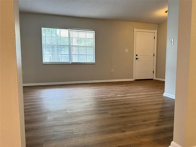 1602 Leslie Dr — Photo 10